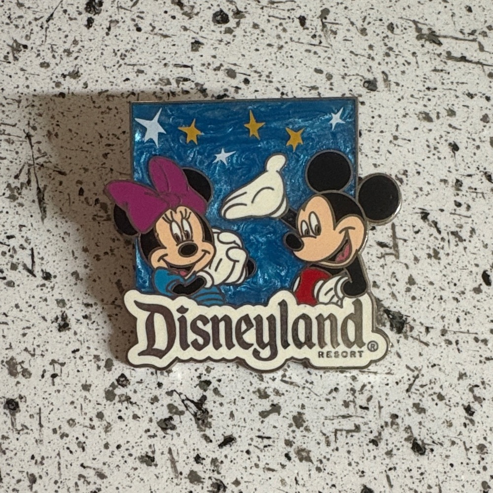 Disney Mickey and Minnie Mouse Disneyland pin